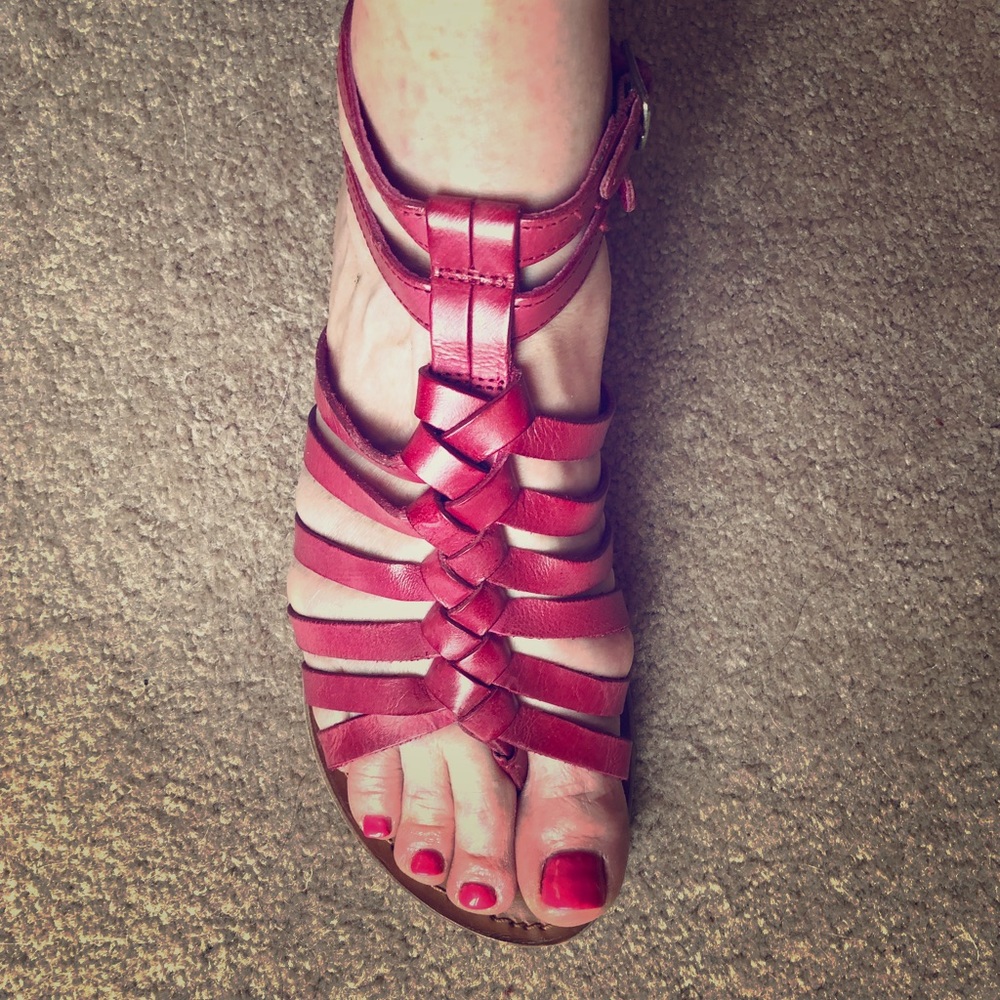 Huarache sandals in magenta SZ7 by coconut